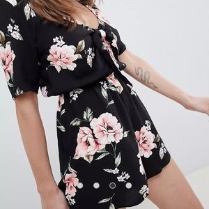 NEW LOOK - Petite Black Floral Tie front Romper